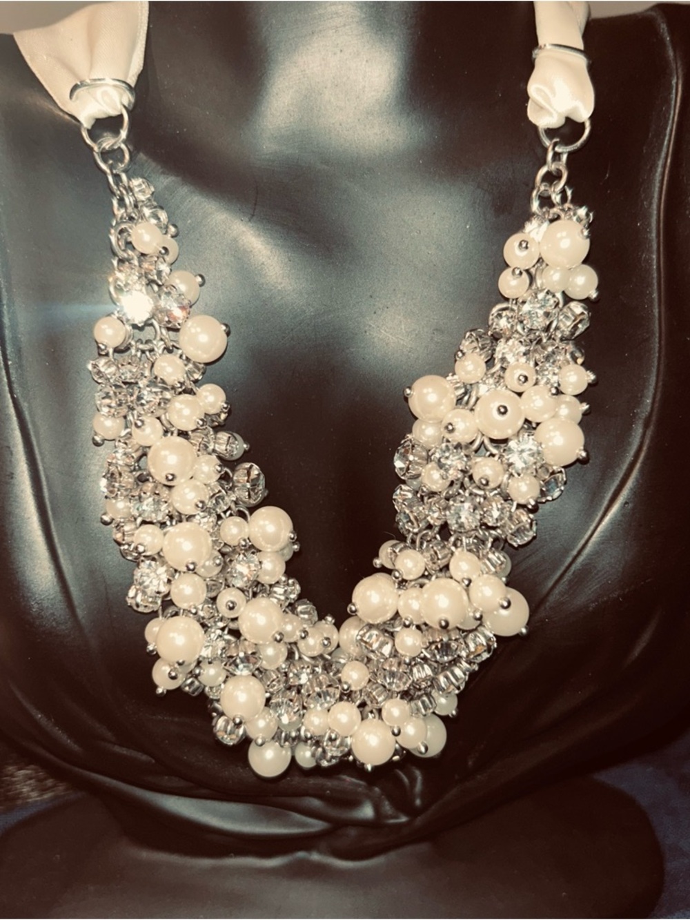 Host Pick 🎉🎉🎊Faux Pearl and Crystal Cluster Statement Necklace -